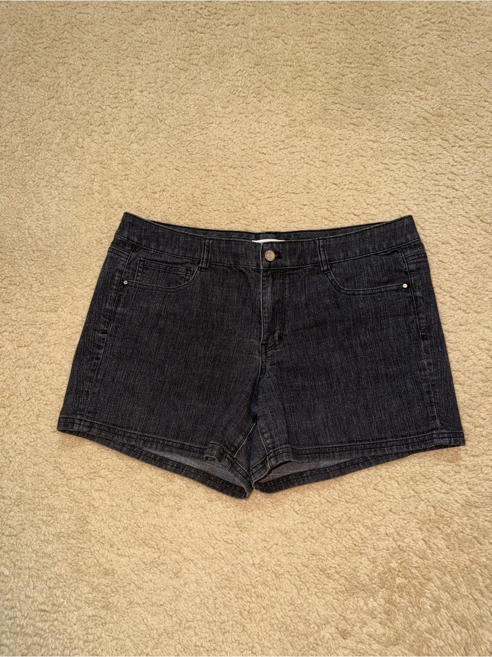 ⚪️⚫️White House Black Market Shorts